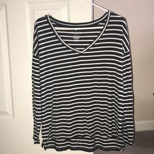 American eagle v neck long sleeve